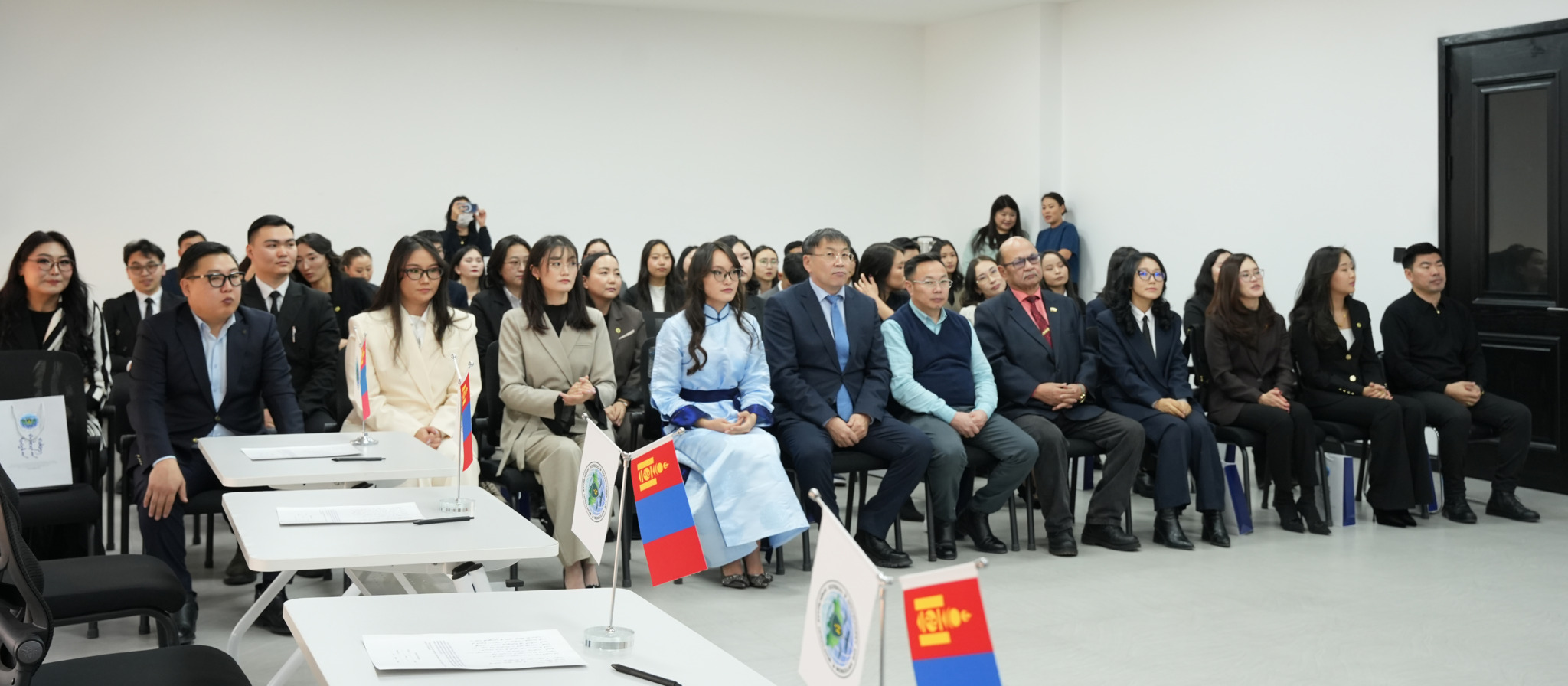 ШИНЭ ХУУЛЬЧИД ТАНГАРАГ ӨРГӨЖ, ГЭРЧИЛГЭЭГЭЭ ГАРДАН АВЛАА